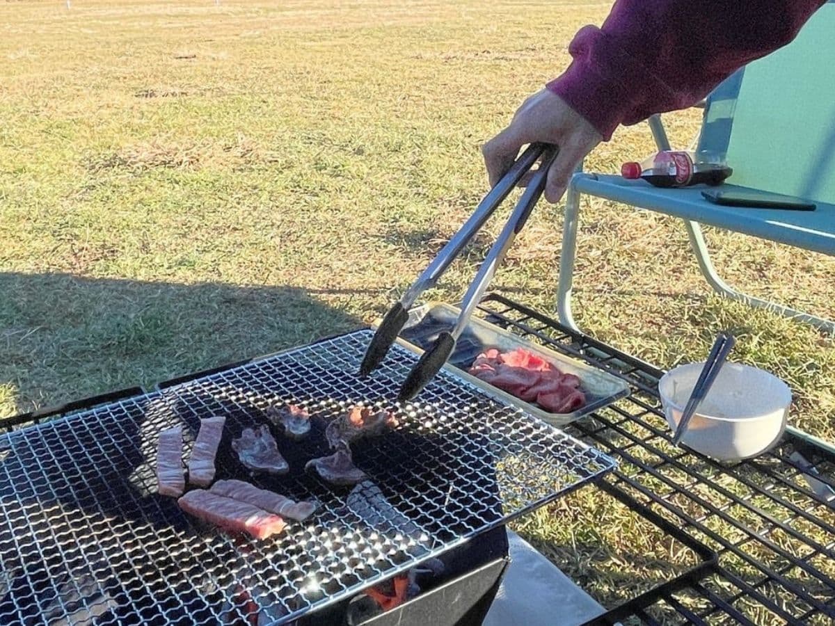 アウトドア BBQ グリルセット（調理中）