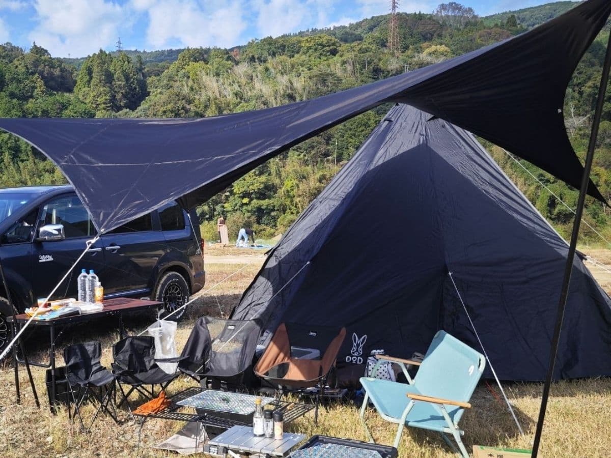 DOD ワンポール大型テント（キャンプ場）